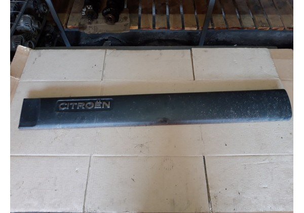Молдінг передньої лівої дверки Citroen Berlingo, 03-08, 9619030577